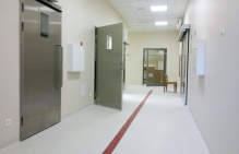 drzwi operacyjne w korytarzu - CMiN